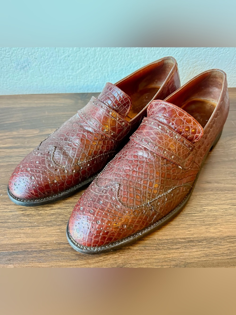 Vintage Lee Kee Hong Kong Men's Burgundy/Brown Croc  Leather Slip-On Loafers